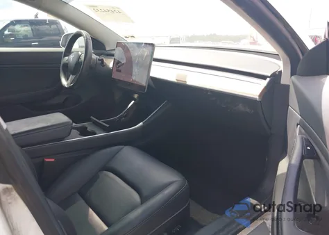 2018 Tesla Model 3 Long Range/Performance z USA, uszkodzony, nr VIN 5YJ3E1EB0JF093846